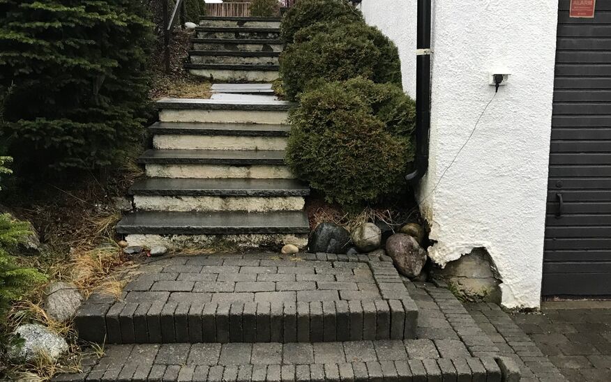 Trapp opp til huset før ombygging